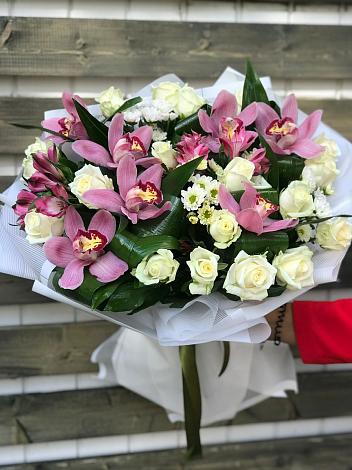 Букет цветов из: Розы и Хризантемы в Хомутово