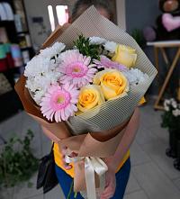 Букет цветов из:  Герберы, Розы и Хризантемы в Хомутово