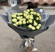 Букет Белые кустовые розы Солинеро в Хомутово