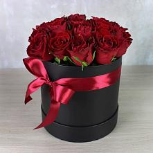 Цветочная композиция из Розы в шляпной коробке в Хомутово