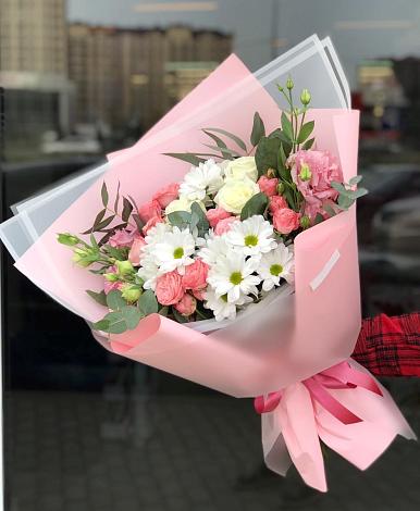 Букет цветов из: Розы, Лизиантусы и Хризантемы в Хомутово